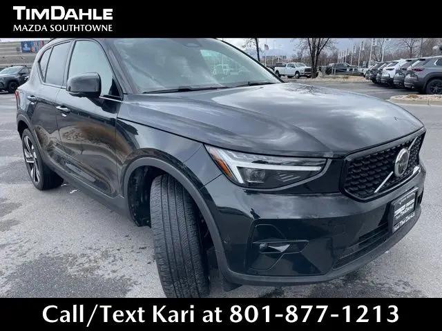 2024 Volvo XC40 B5 Plus Dark Theme