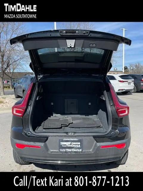 2024 Volvo XC40 B5 Plus Dark Theme