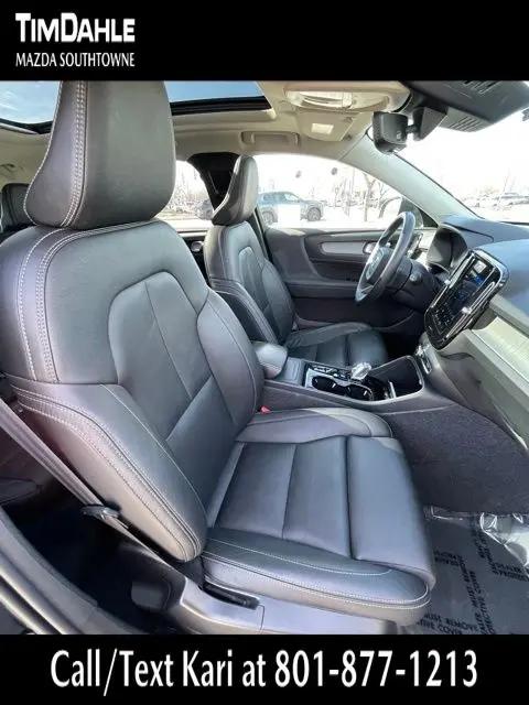 2024 Volvo XC40 B5 Plus Dark Theme