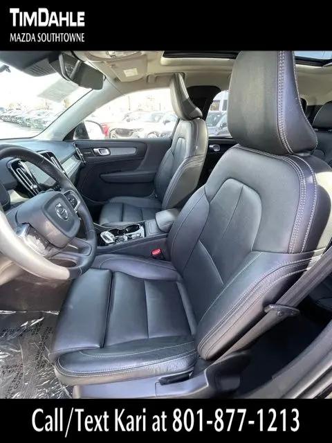 2024 Volvo XC40 B5 Plus Dark Theme