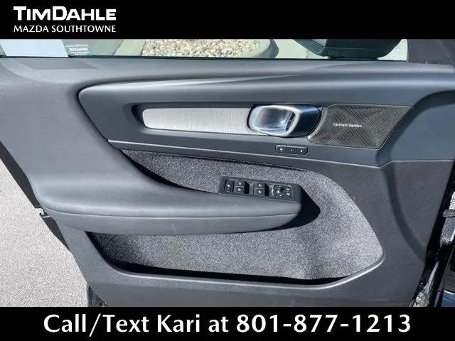 2024 Volvo XC40 B5 Plus Dark Theme