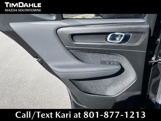 2024 Volvo XC40 B5 Plus Dark Theme