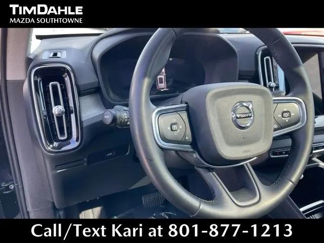 2024 Volvo XC40 B5 Plus Dark Theme