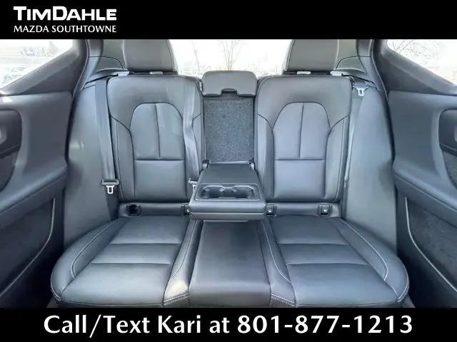 2024 Volvo XC40 B5 Plus Dark Theme