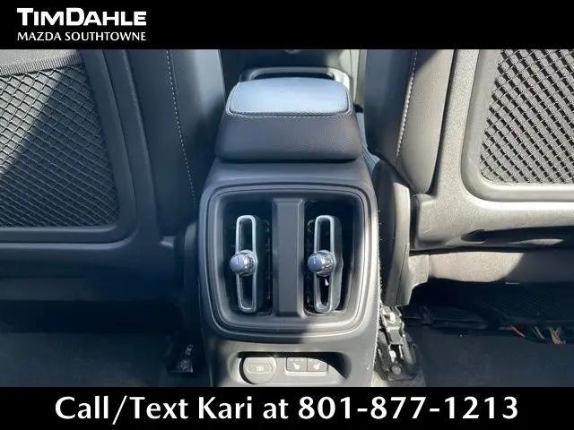 2024 Volvo XC40 B5 Plus Dark Theme