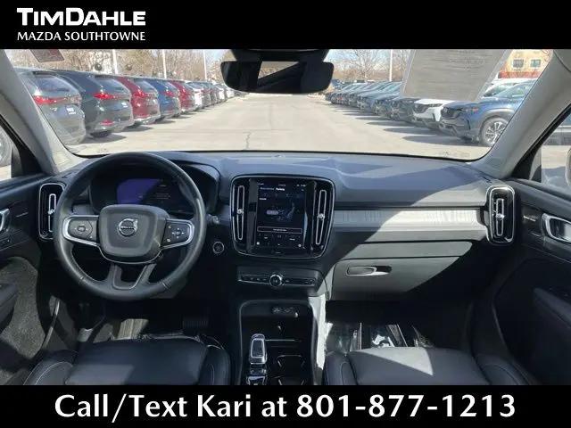 2024 Volvo XC40 B5 Plus Dark Theme