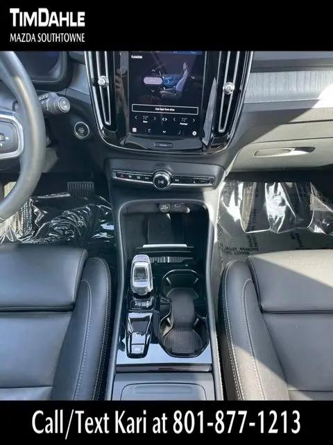 2024 Volvo XC40 B5 Plus Dark Theme