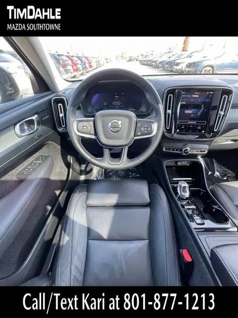 2024 Volvo XC40 B5 Plus Dark Theme