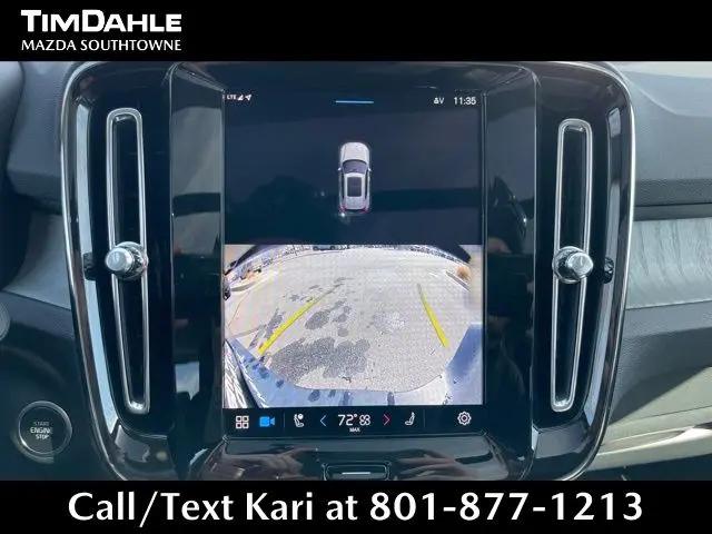 2024 Volvo XC40 B5 Plus Dark Theme