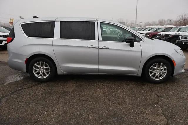 2026 Chrysler Voyager LX