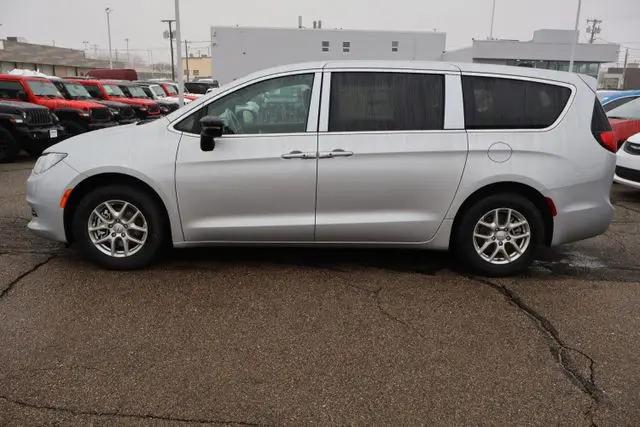 2026 Chrysler Voyager LX