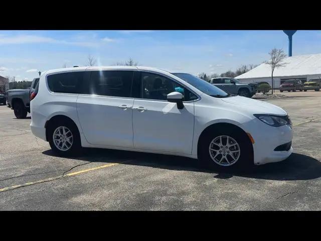 2022 Chrysler Voyager LX