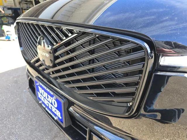 2026 Volvo XC60 B5 Ultra Black Edition