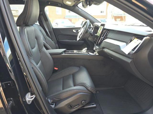 2026 Volvo XC60 B5 Ultra Black Edition