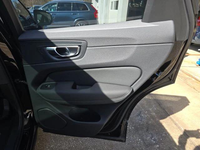 2026 Volvo XC60 B5 Ultra Black Edition