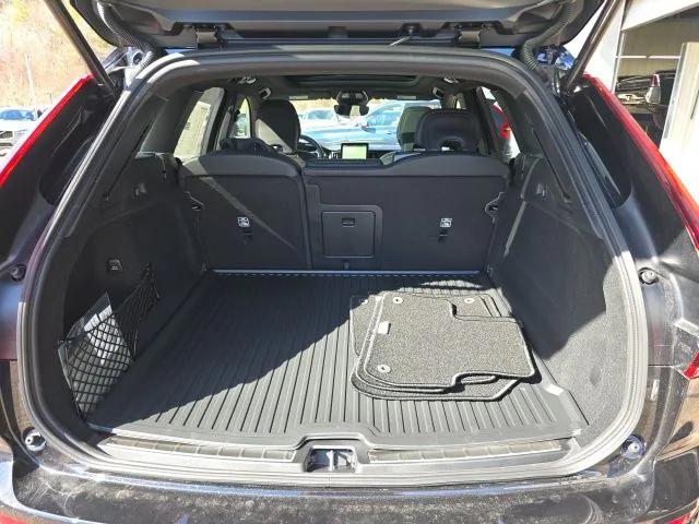 2026 Volvo XC60 B5 Ultra Black Edition