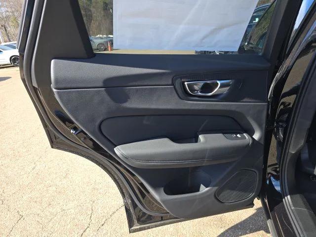 2026 Volvo XC60 B5 Ultra Black Edition