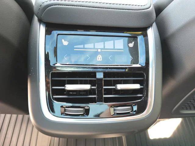2026 Volvo XC60 B5 Ultra Black Edition