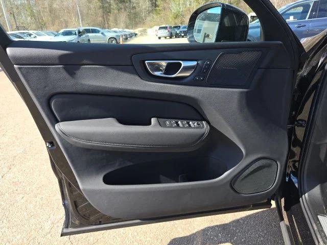 2026 Volvo XC60 B5 Ultra Black Edition
