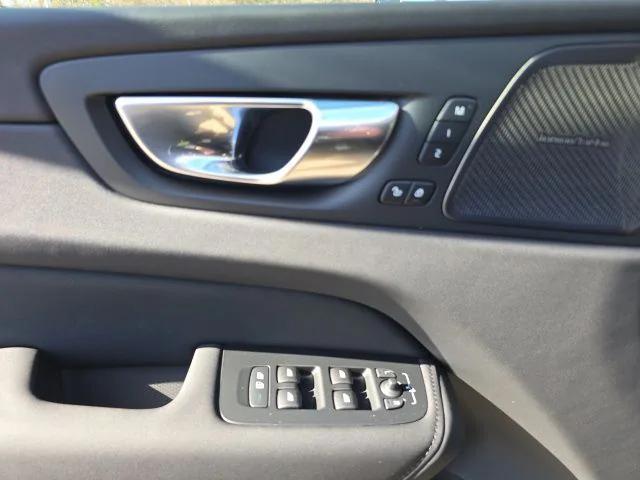 2026 Volvo XC60 B5 Ultra Black Edition