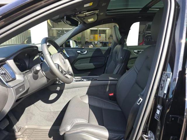 2026 Volvo XC60 B5 Ultra Black Edition