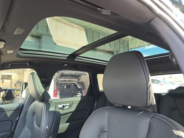 2026 Volvo XC60 B5 Ultra Black Edition