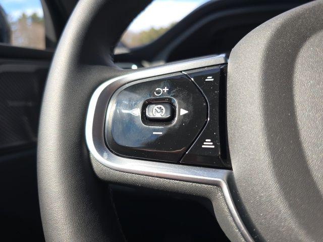 2026 Volvo XC60 B5 Ultra Black Edition