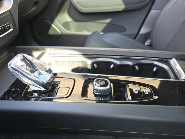 2026 Volvo XC60 B5 Ultra Black Edition
