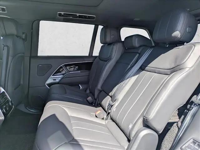 2026 Land Rover Range Rover P400 SE 7 Seat