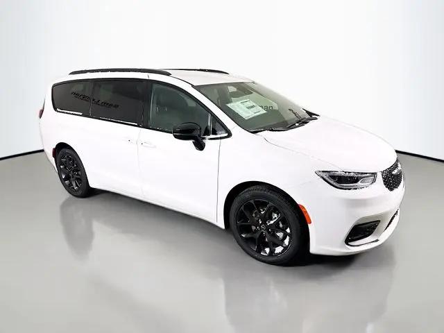 2026 Chrysler Pacifica Select for sale in Bloomington, IL
