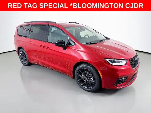 2026 Chrysler Pacifica Select for sale in Bloomington, IL