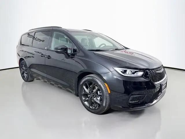 2026 Chrysler Pacifica Select for sale in Bloomington, IL