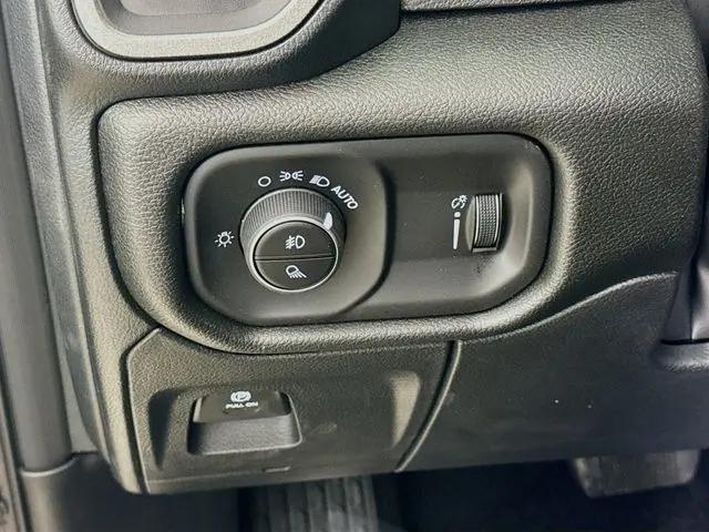 2026 Ram 1500 Warlock Crew Cab 4x4 5'7" Box