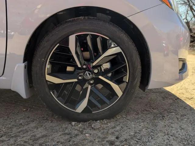 2025 Nissan Versa 1.6 SR