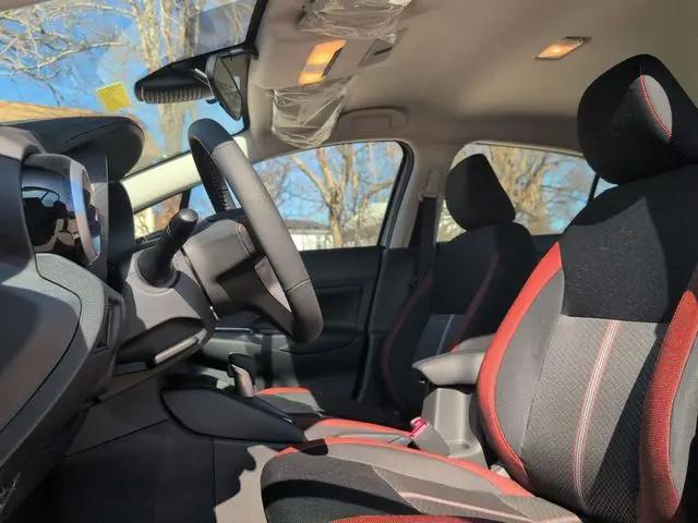 2025 Nissan Versa 1.6 SR