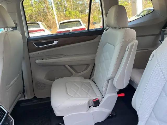 2026 Volkswagen Atlas SE with Technology