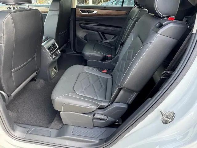 2026 Volkswagen Atlas SE with Technology