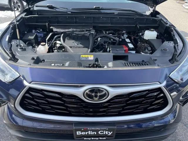2024 Toyota Highlander LE