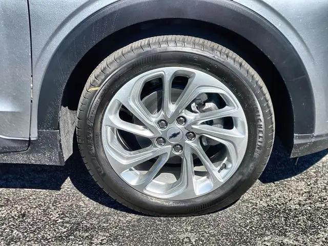 2027 Chevrolet Bolt LT FWD