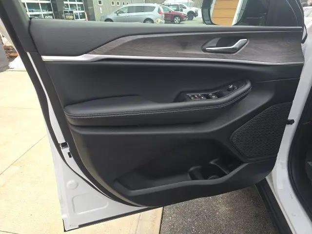 2026 Jeep Grand Cherokee Altitude 4x4