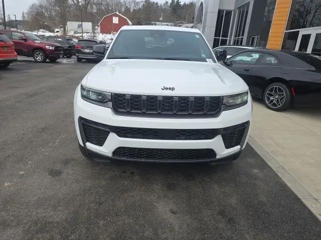 2026 Jeep Grand Cherokee Altitude 4x4
