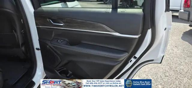 2026 Jeep Grand Cherokee L Altitude 4x4