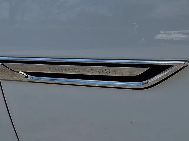 2022 Volkswagen Atlas Cross Sport 3.6L V6 SE w/Technology