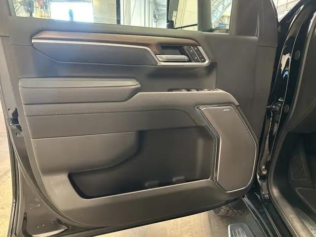 2025 Chevrolet Silverado 3500HD 4WD Crew Cab Standard Bed High Country