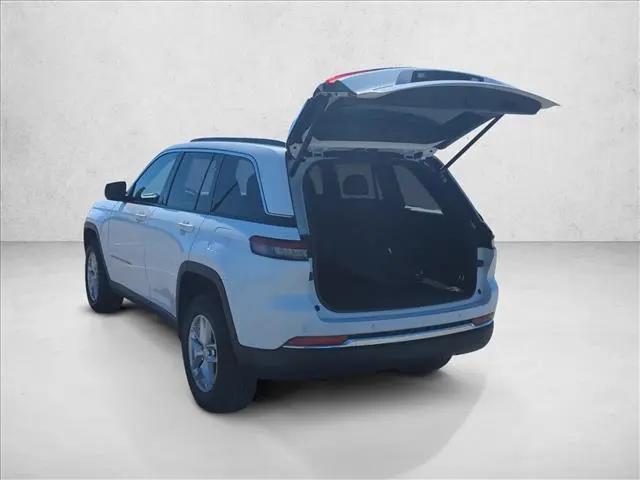 2025 Jeep Grand Cherokee Laredo X 4x4