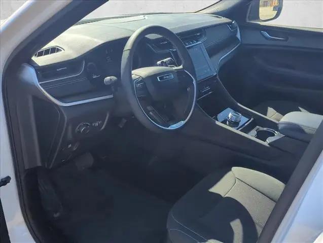 2025 Jeep Grand Cherokee Laredo X 4x4