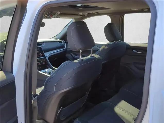 2025 Jeep Grand Cherokee Laredo X 4x4