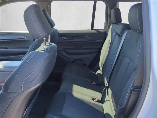 2025 Jeep Grand Cherokee Laredo X 4x4
