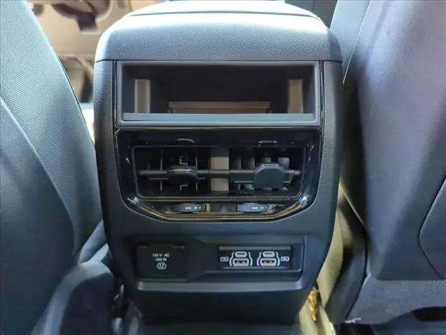 2025 Jeep Grand Cherokee Laredo X 4x4