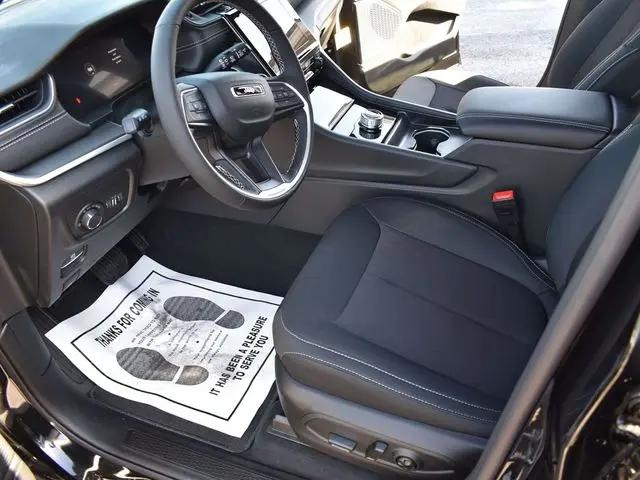 2026 Jeep Grand Cherokee L Altitude 4x4